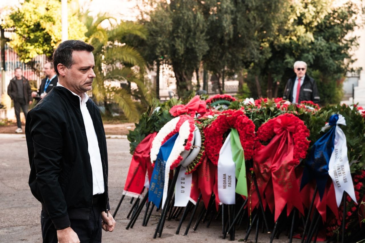 Στεφάνι στο μνημείο του Πολυτεχνείου κατέθεσε ο Χάρης Δούκας