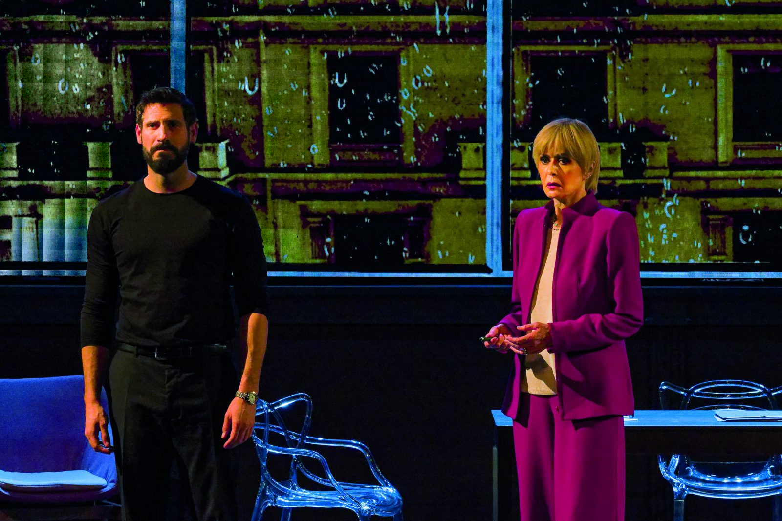 Ο Αόρατος Επισκέπτης: Ένα αστυνομικό έργο με στοιχεία θρίλερ