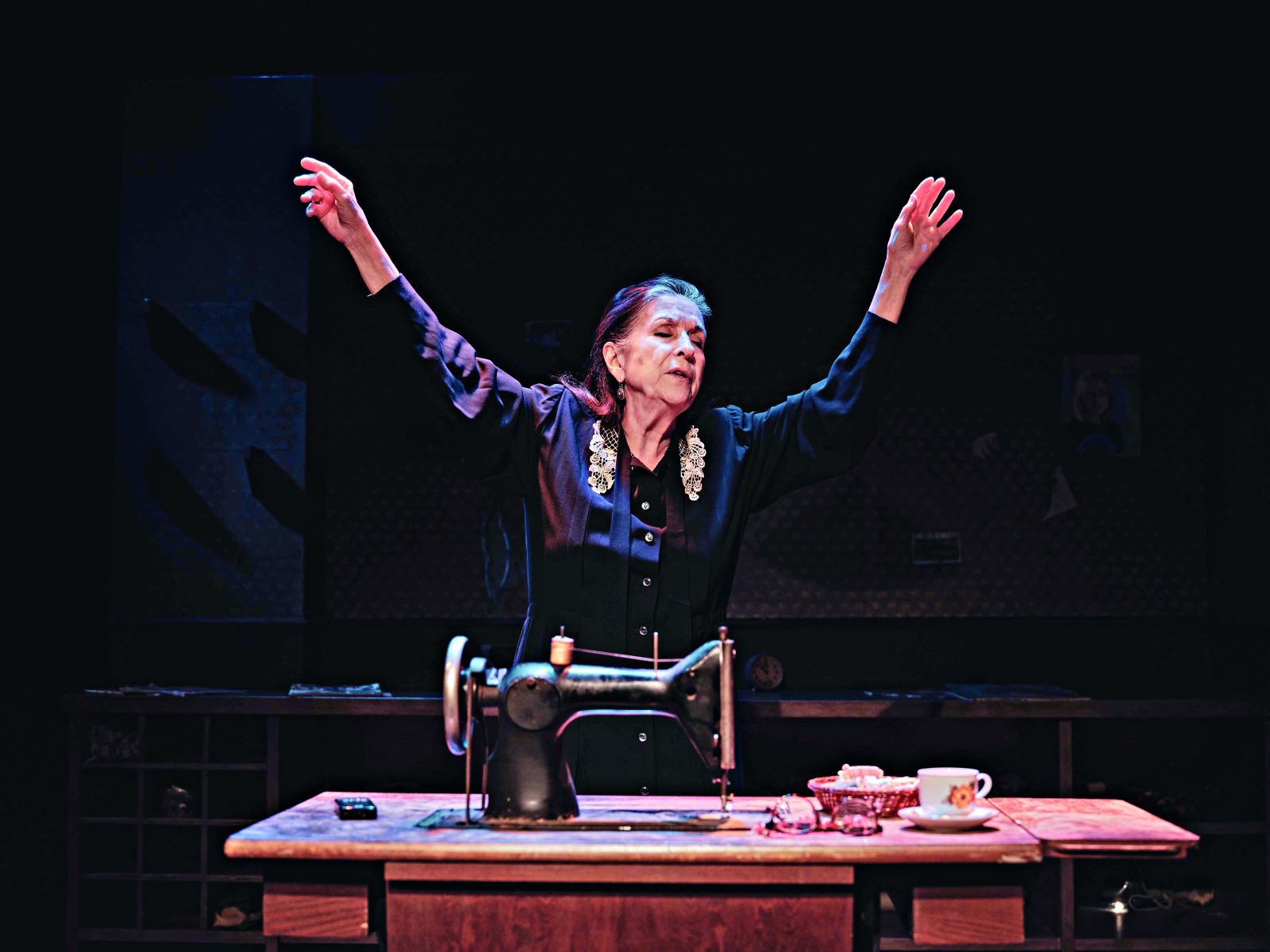 Μια Ζωή, Ο Μονόλογος Μιας Μοδίστρας: Ένας μονόλογος-απολογισμός ζωής