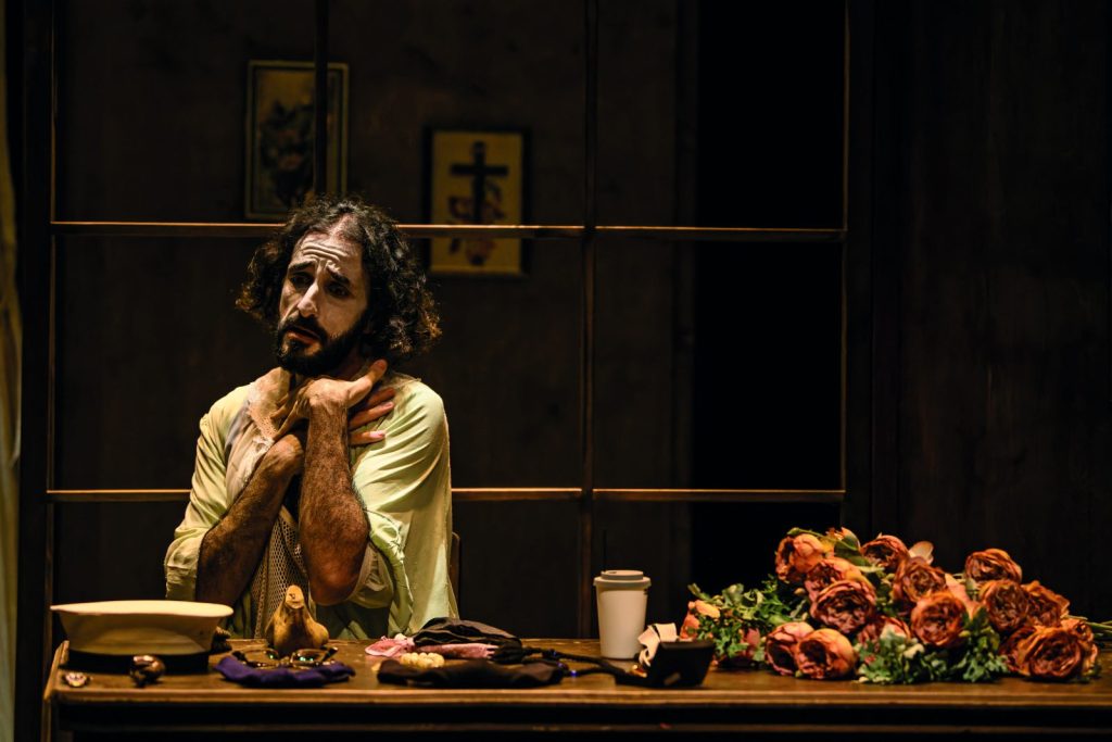 Μάθε Με Να Φεύγω: Νεοελληνικό θεατρικό όπου πρωταγωνιστεί η ερωτική μοναξιά