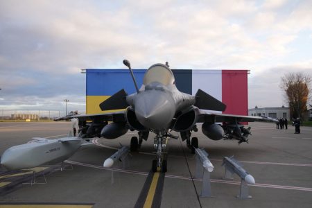 Ουκρανία: Πώς τα Rafale αλλάζουν τους συσχετισμούς – Απούσα η Ρωσία από τις διαπραγματεύσεις