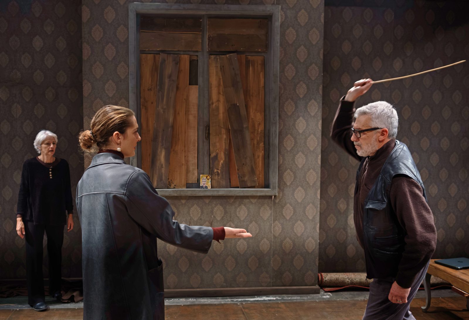 Ράβδος: Το ζήτημα της βίας μέσα από το έργο του Μαρκ Ρέιβενχιλ