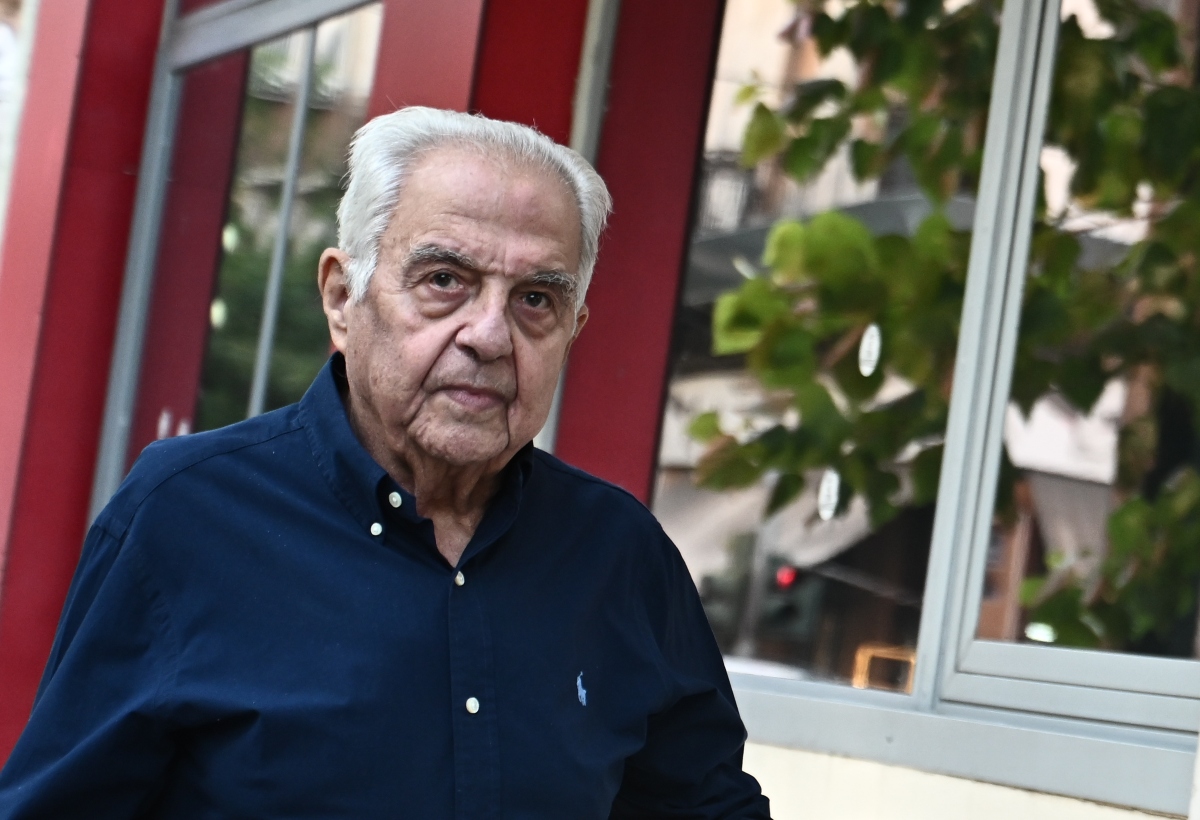 «Ο Αλέκος Φλαμπουράρης δεν ήταν της μίζερης Αριστεράς» – Οι αντιδράσεις στην είδηση του θανάτου του