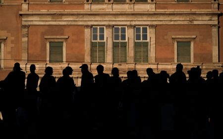 Η πλατεία ήταν γεμάτη, δεν είναι πια…