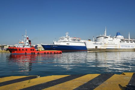 «Πόλεμος» ΗΠΑ-Κίνας επί ελληνικού εδάφους για τον έλεγχο των εμπορικών οδών από την Ανατολή στη Δύση