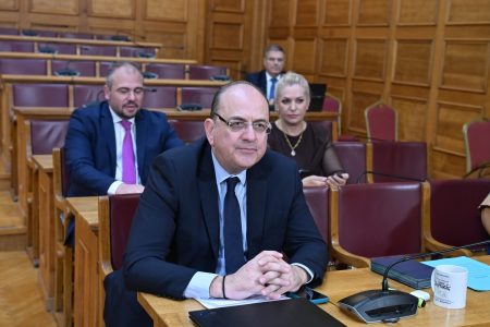 «Φουντώνει» η κόντρα Λαζαρίδη – ΠαΣοΚ: Απειλεί με μηνύσεις τη διευθύντρια του γραφείου Tύπου