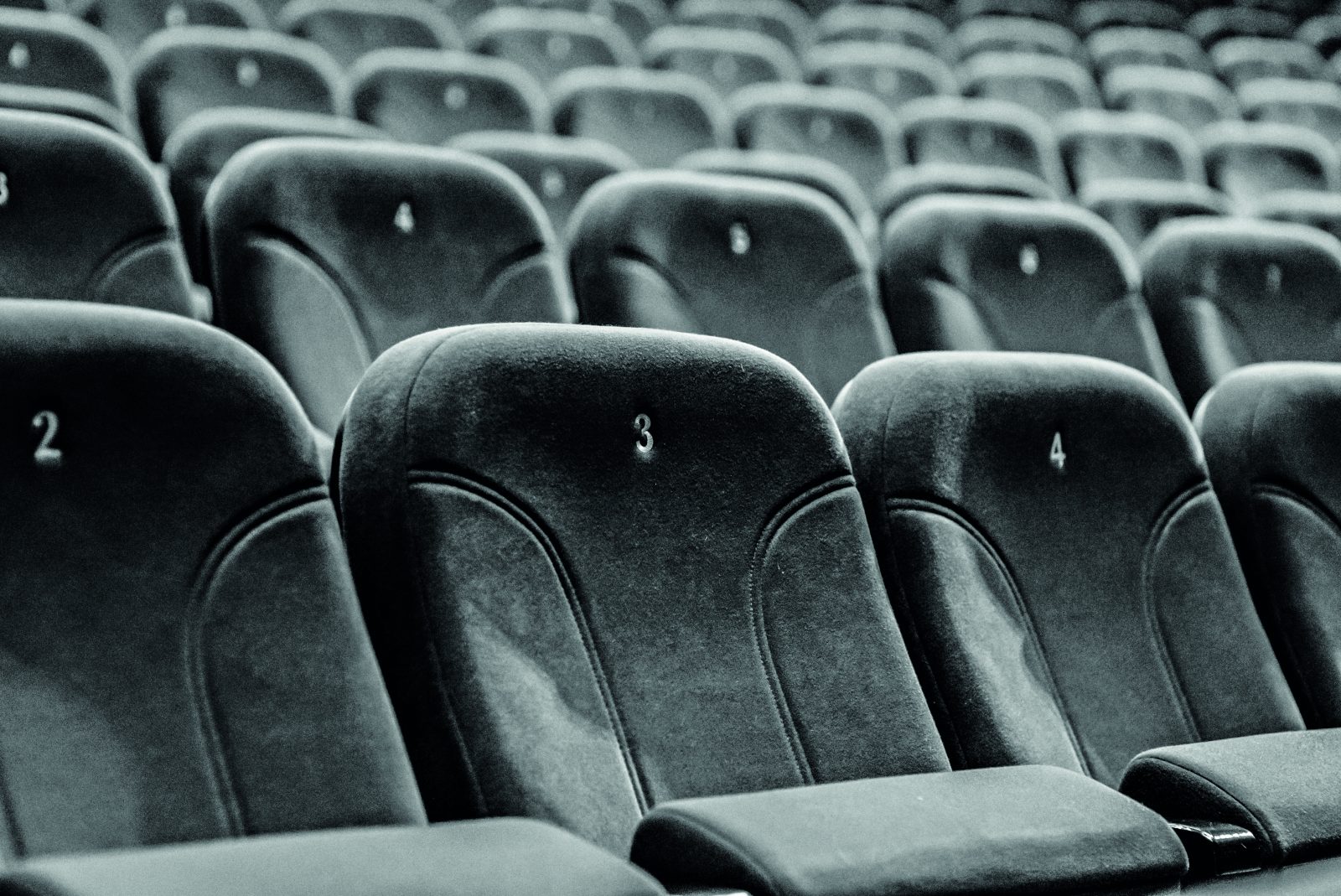 Ο Βυσσινόκηπος: Ένα κλασικό τσεχωφικό δράμα για μια τάξη που χάνεται