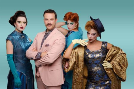 Ράφτης κυριών: Ανατροπές και παρεξηγήσεις μεταξύ ζευγαριών στο σύμπαν του Φεντώ