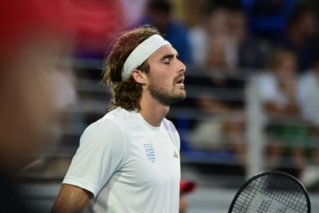 «Δεν οδηγούσε ο Τσιτσιπάς» – Τι υποστηρίζει ο δικηγόρος του τενίστα