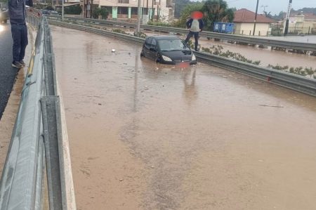Σάρωσε η κακοκαιρία την Ήπειρο: Κατολισθήσεις, διασώσεις – Εικόνες αποκάλυψης στον Αλιάκμονα