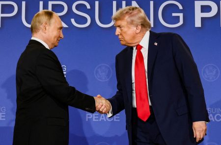 Ουκρανία: Το σχέδιο Τραμπ, ο υβριδικός πόλεμος Ρωσίας – ΝΑΤΟ και η στρατιωτική Σένγκεν της ΕΕ