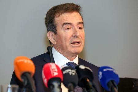 Χρυσοχοΐδης: «Παραδώστε τα όπλα» – Δύο χρόνια φυλάκιση και βαριά πρόστιμα για τις μπαλωθιές