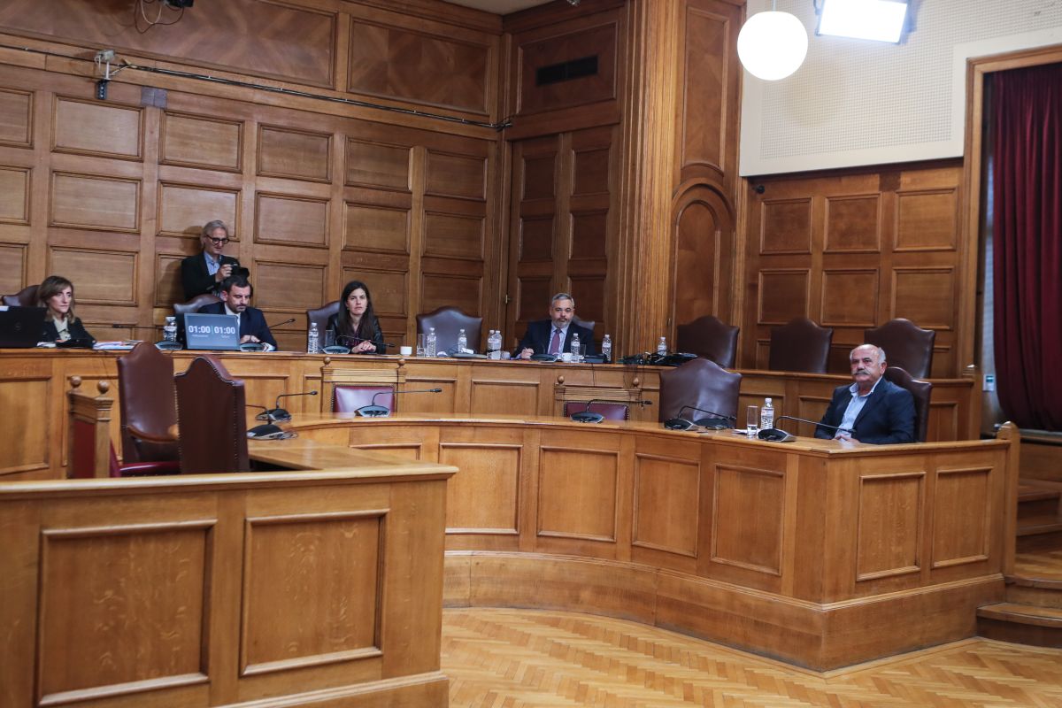 Θεσμικές πρωτοτυπίες και «σκονάκια» σε εξεταστικές και προανακριτικές επιτροπές