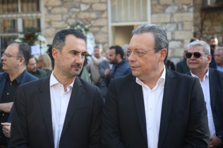 Η κηδεία του Αλέκου Φλαμπουράρη και το χάσμα στην Αριστερά