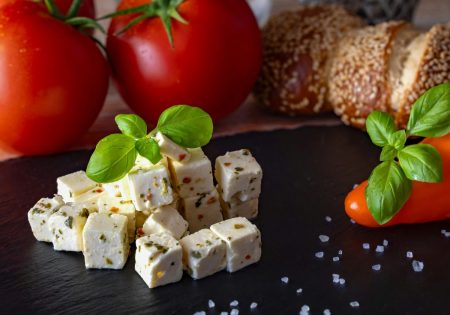 Πώς το ελληνικό τυρί κινδυνεύει να χάσει την ανταγωνιστικότητά του - Τι θα γίνει με τη φέτα