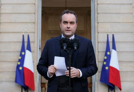 Γαλλία: Πιέσεις Λεκορνί στην Εθνοσυνέλευση να υπερψηφίσει τον προϋπολογισμό