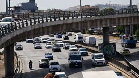 Αθήνα: Μετ’ εμποδίων η κυκλοφορία σε γνωστές γέφυρες