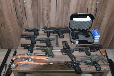 «Έφοδος» της αστυνομίας στο Ρέθυμνο για όπλα – Πέντε συλλήψεις, τι βρέθηκε