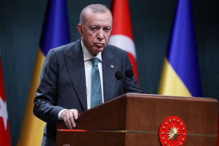 Ερντογάν: «Ρωσία και Ουκρανία μπορούν να έχουν απευθείας συνομιλίες στην Κωνσταντινούπολη»