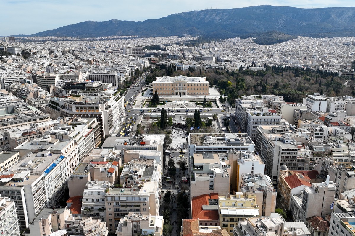 Από το χωριό στην Αθήνα: Οι αγροτικές νοοτροπίες και ο υβριδικός αστικός πολιτισμός