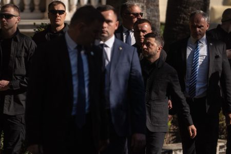 Ζελένσκι: Θα δεχτεί την ειρήνη του Τραμπ ή θα ρισκάρει με την Ευρώπη; Οι μυστικές συνομιλίες