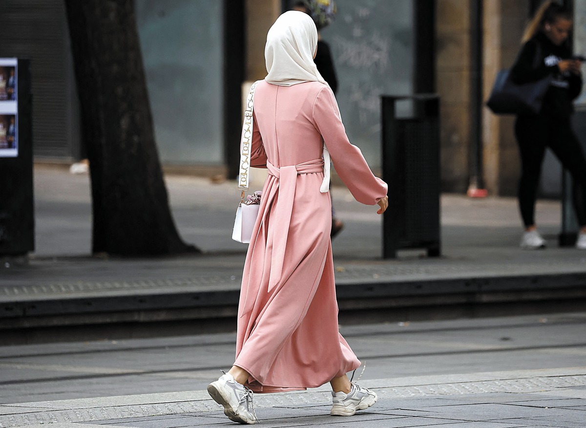 Το αυστηρό Ισλάμ κερδίζει έδαφος στους νέους της Γαλλίας – Σύγκρουση με τις αξίες της χώρας