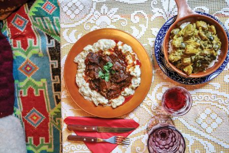 Για μεζέδες και βαρελίσιο κρασί στα πιο αυθεντικά κουτούκια της Αθήνας