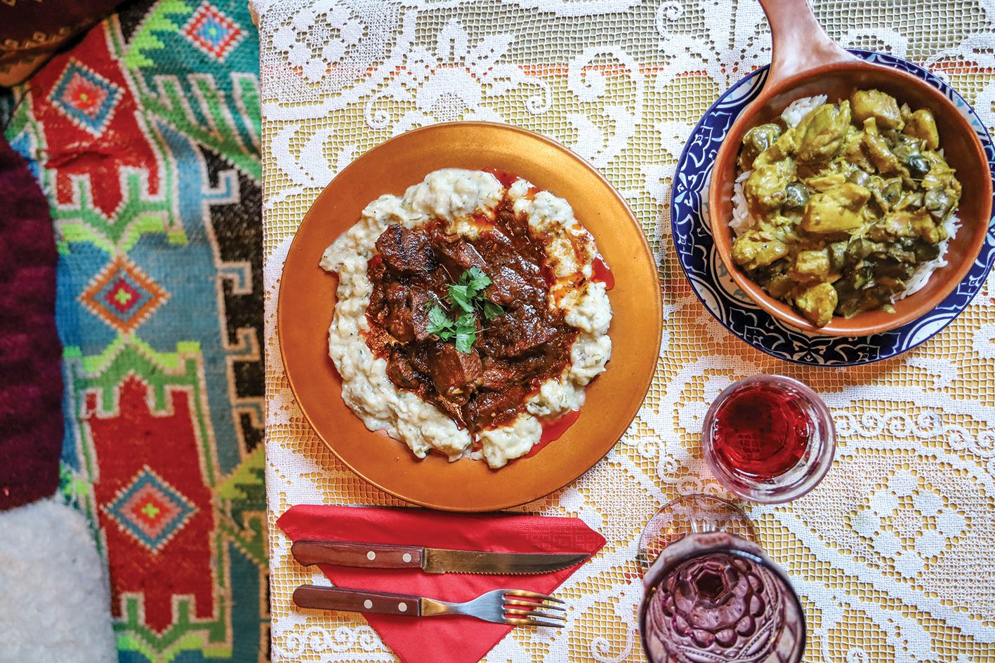 Για μεζέδες και βαρελίσιο κρασί στα πιο αυθεντικά κουτούκια της Αθήνας