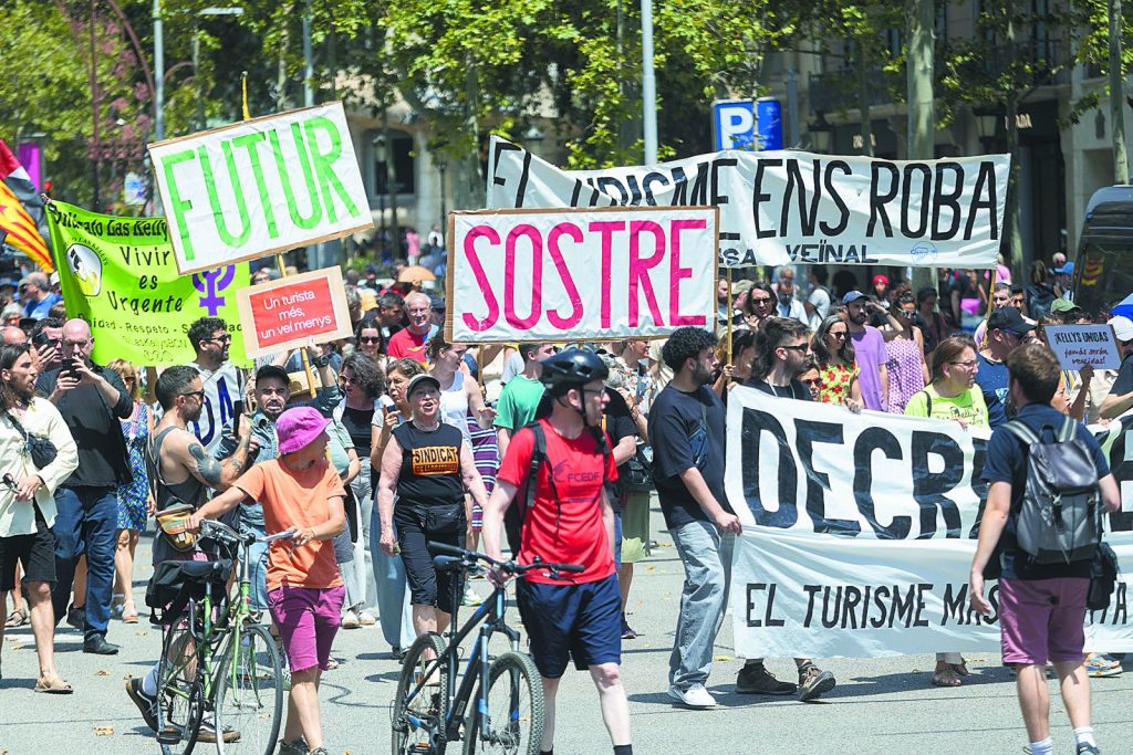 Μια διεισδυτική ματιά στο πλήθος των ξένων