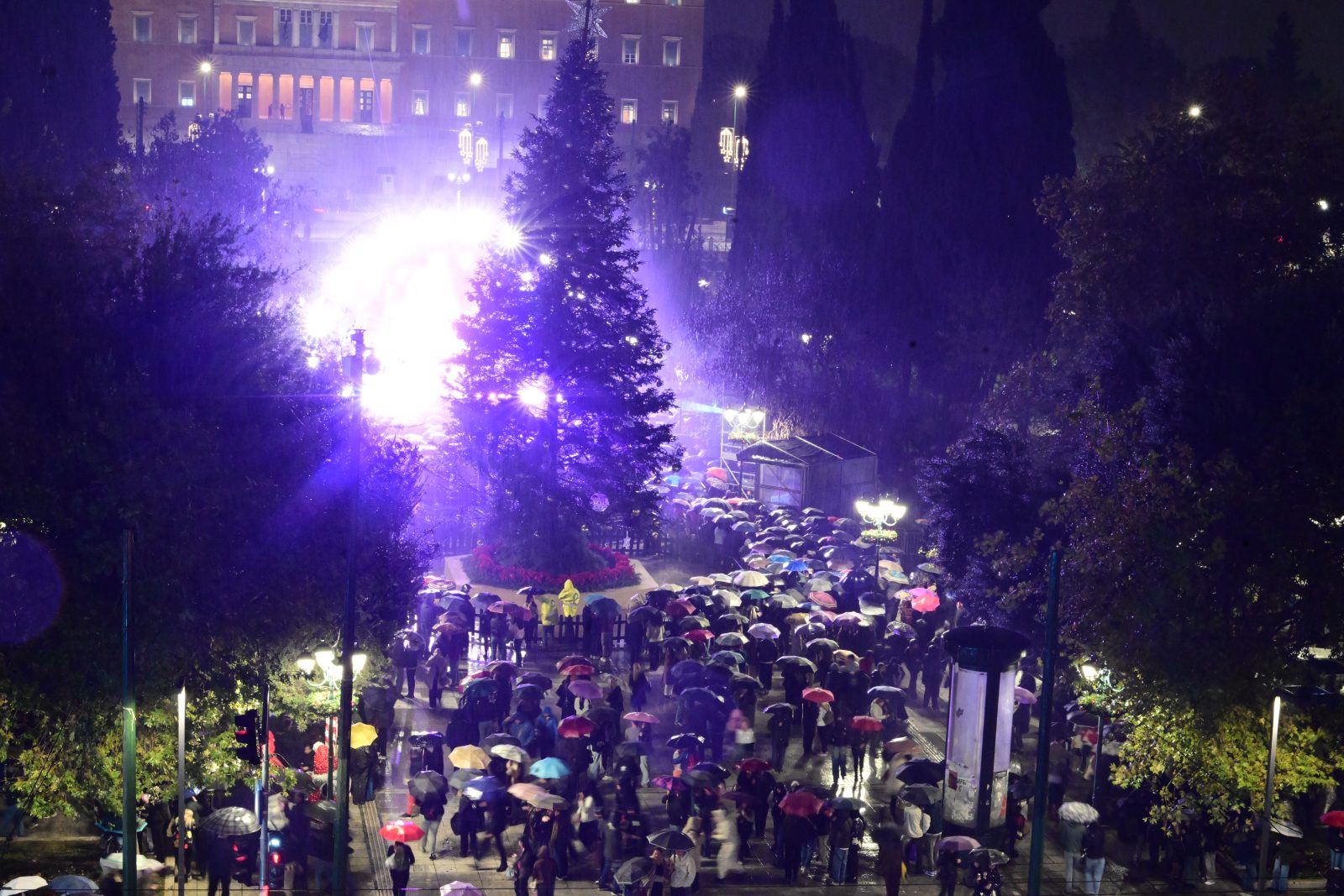 Χριστούγεννα: Φωταγωγείται σήμερα το δέντρο στην πλατεία Συντάγματος
