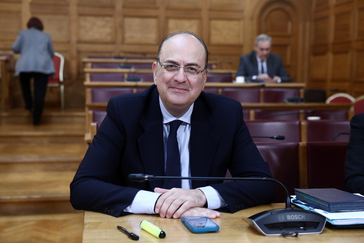 Καυγάς Λαζαρίδη – Λιακούλη για την «κουμπαριά» Μητσοτάκη και Ξυλούρη – Διαψεύδει η ΝΔ