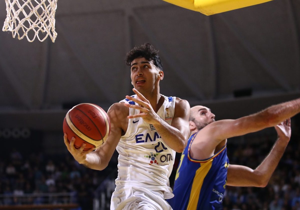 Ελλάδα-Ρουμανία 91-64: Ιδανική πρεμιέρα για την Εθνική με πρωταγωνιστές Σαμοντούροφ και Λαρεντζάκη
