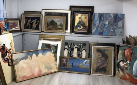 Συνελήφθησαν γνωστός δικηγόρος και επιχειρηματίας για διακίνηση πλαστών έργων τέχνης και ράβδων χρυσού