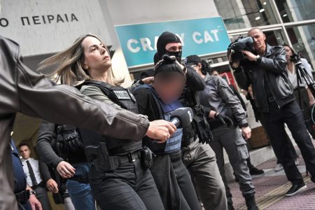 Σαλαμίνα: Σήμερα απολογείται η 46χρονη καθ΄ομολογίαν δολοφόνος της πεθεράς της