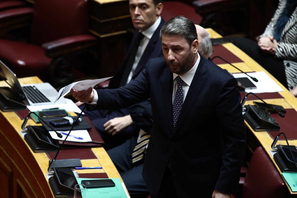 ΟΠΕΚΕΠΕ: Απειλές συγγενή του «Φραπέ» στον Ανδρουλάκη – «Δε σε φοβόμαστε» απαντά το ΠαΣοΚ