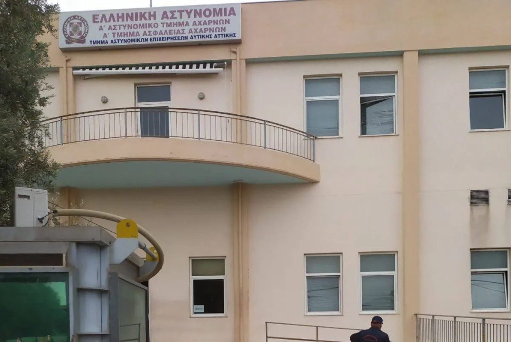 Μενίδι: 14χρονη πήγε στο ΑΤ με έμβρυο μέσα σε εφημερίδα – Την ξυλοκόπησε η μητέρα της