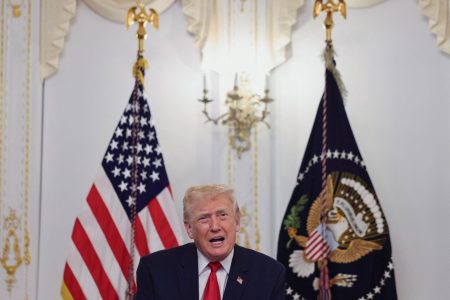 Ο Τραμπ ανακοίνωσε το κλείσιμο του εναέριου χώρου πάνω και γύρω από τη Βενεζουέλα