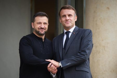 Στο Παρίσι ο Ζελένσκι τη Δευτέρα – Συνάντηση με τον Μακρόν