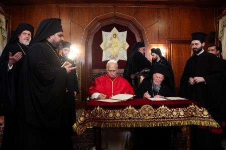 Ιστορική συνάντηση Πάπα Λέοντα, Βαρθολομαίου – Υπογράφηκε η Κοινή Διακήρυξη, τι αναφέρει