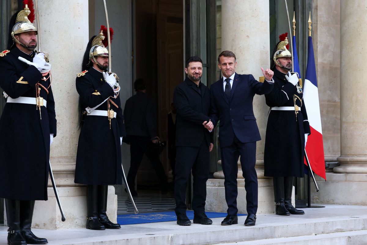 Ουκρανία: Ο Ζελένσκι στο Παρίσι, ο Γουίτκοφ στη Μόσχα – Η ΕΕ απούσα από τις συνομιλίες