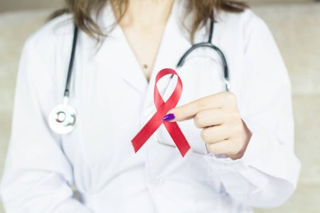 1η Δεκεμβρίου: Παγκόσμια Ημέρα κατά του AIDS – Τι λένε οι αριθμοί για την Ελλάδα