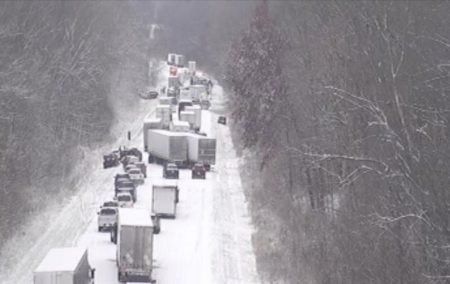 Ιντιάνα: Καραμπόλα με 45 οχήματα στα χιόνια