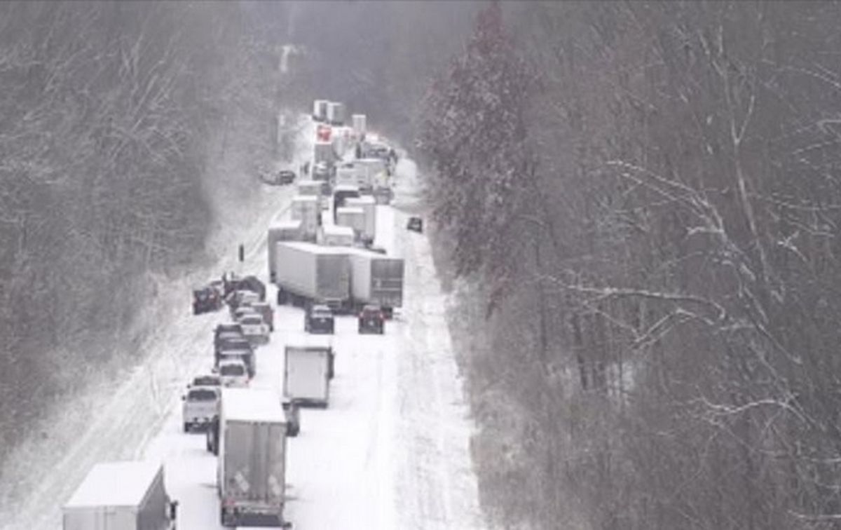 Ιντιάνα: Καραμπόλα με 45 οχήματα στα χιόνια