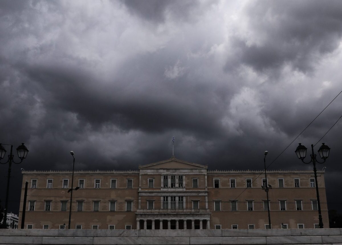 Στην αόρατη κόψη της κρίσης