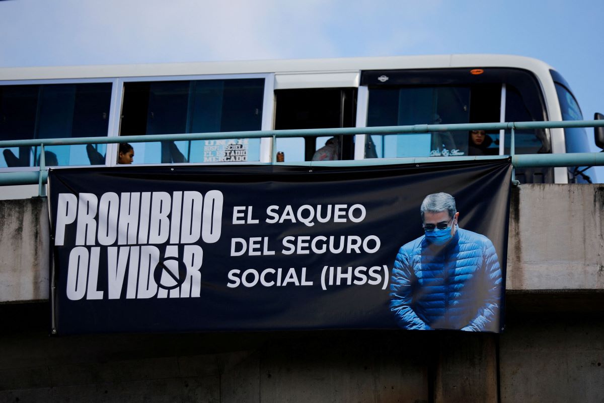 Τραμπ: Έδωσε χάρη στον καταδικασμένο για ναρκωτικά πρώην πρόεδρο της Ονδούρας