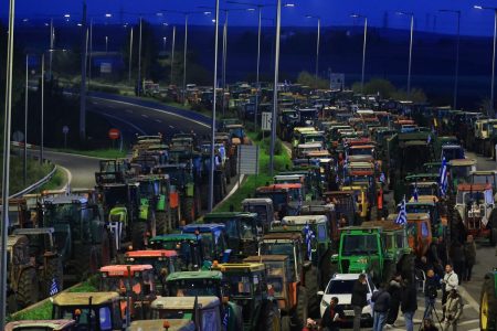 Πολιτική αντιπαράθεση στη σκιά των αγροτικών μπλόκων – «Νόμος και τάξη» το δόγμα της κυβέρνησης