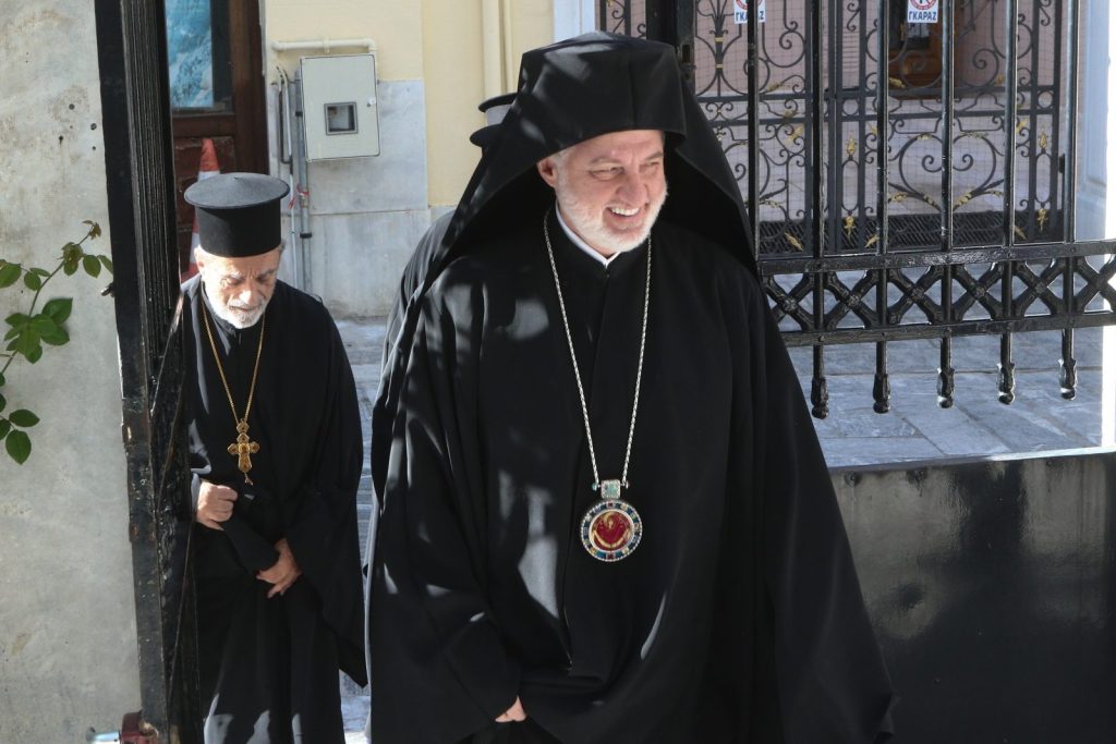 Επίσκεψη Ελπιδοφόρου στην Αθήνα – Συναντήσεις με ΠτΔ, Μητσοτάκη και Ιερώνυμο