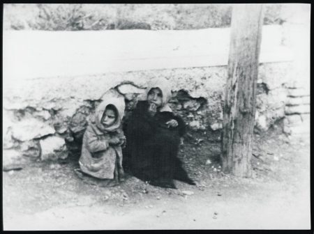 Κατοχή: Εχτιζαν σχολεία μέσα στον πόλεμο – Εμείς τι δικαιολογία έχουμε;