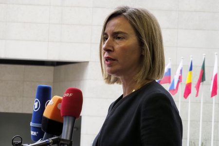 5 το πρωί: Συνελήφθη η πρώην Αντιπρόεδρος της Κομισιόν – «Χάλι» η κατάσταση στην Ουκρανία – 5.000 τραχτέρ στα μπλόκα