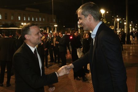 Καυγάς Μπακογιάννη – Δούκα: Οι «χρυσοί κάδοι» και το «μεγάλο φαγοπότι»